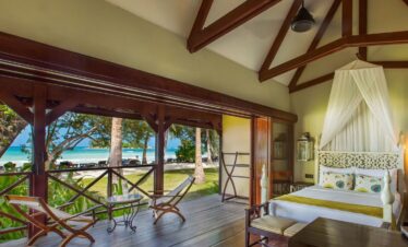 Beachfront room with an open view of the ocean at Paradise Sun