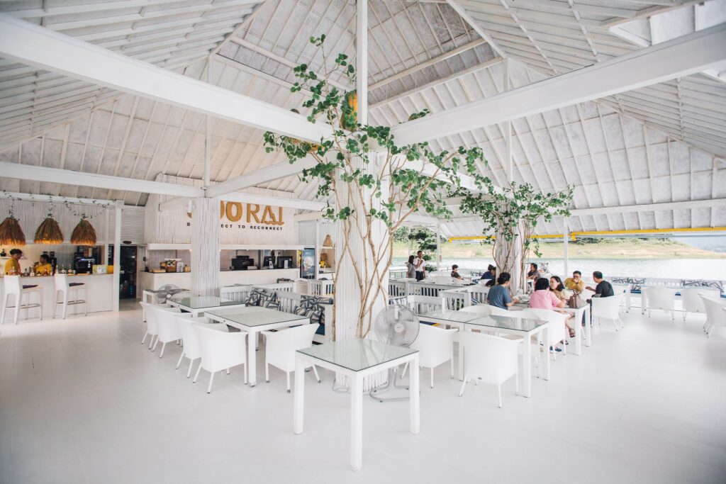 Bright and modern restaurant with lake views at 500Rai Floating Resort