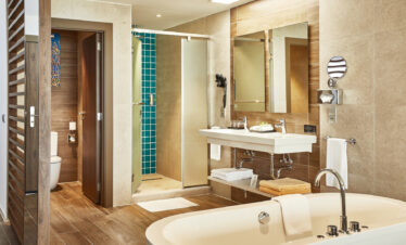 Modern bathroom with wooden accents in a Riu Palace suite