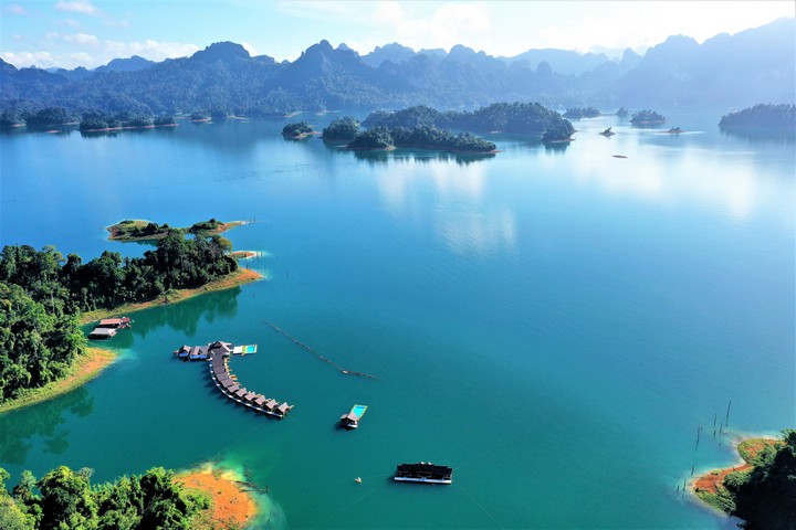 Panoramic view of 500Rai Floating Resort amid lake islands and forested mountains