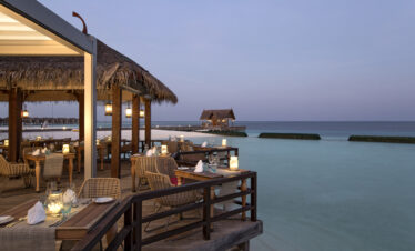 Romantic outdoor dining setup overlooking the ocean at Constance Moofushi