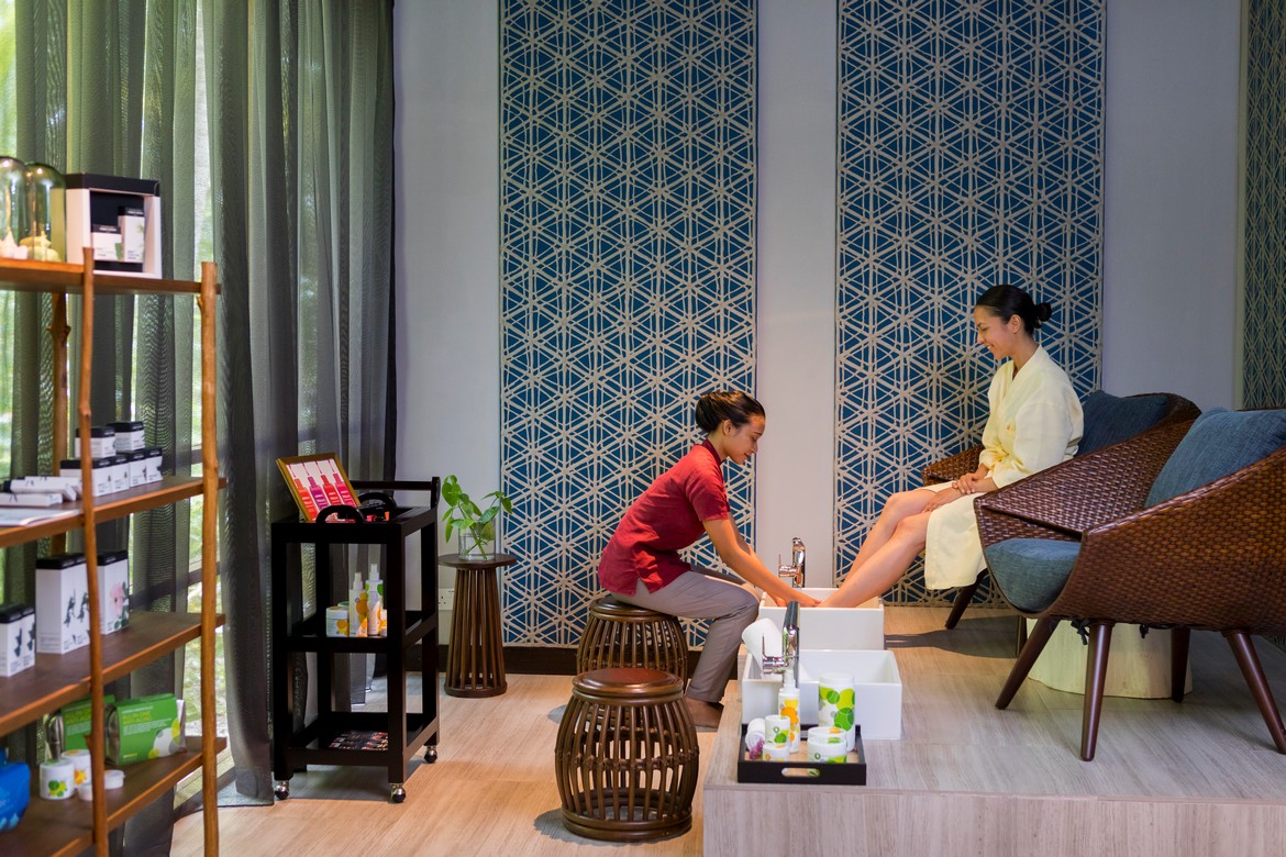 Spa treatment at Dhigali resort with a relaxing ambiance