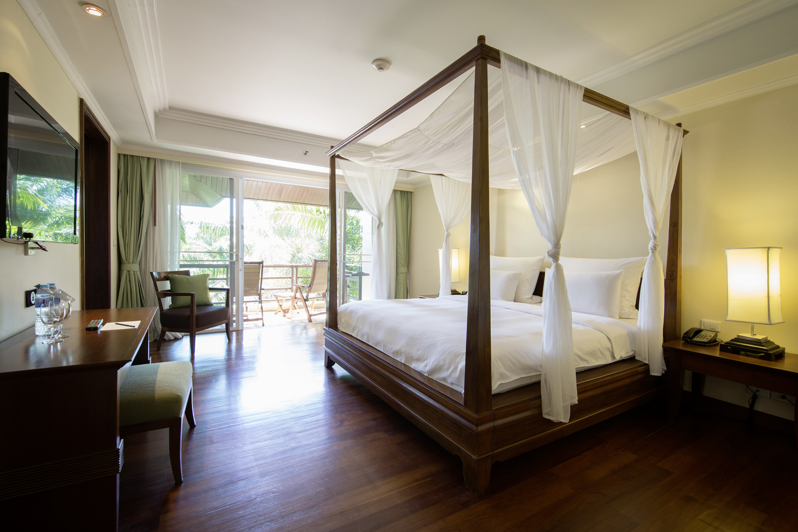 Four poster bed in a room at Robinson Khao Lak