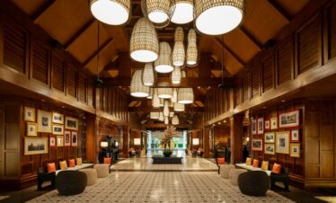 Grand wooden lobby at Saii Laguna with lantern lighting and luxurious seating