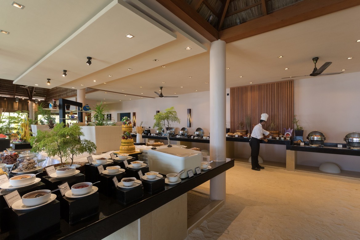 Indoor buffet with chef and wide dining spread at Veligandu