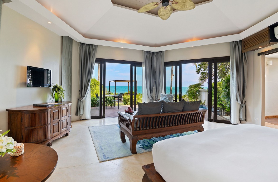Luxurious beachfront room at Saii Koh Samui with direct access to the outdoor deck