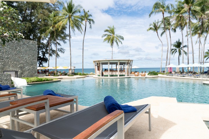 Pool loungers overlooking the Saii Laguna lagoon with ocean in the distance