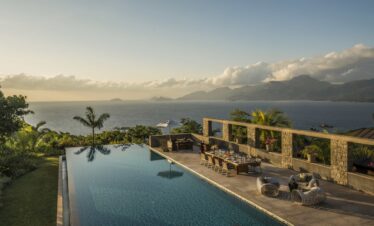 Four Seasons Resort infinity pool overlooking the ocean