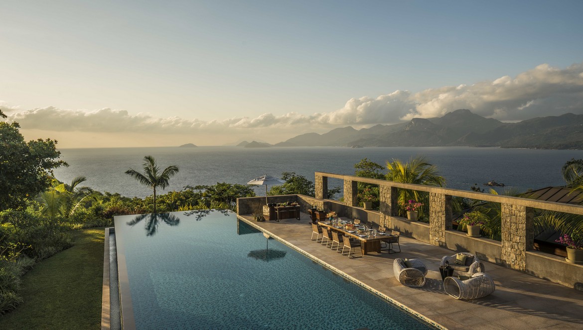 Four Seasons Resort infinity pool overlooking the ocean