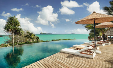 Infinity pool overlooking the ocean at Paradise Cove Boutique