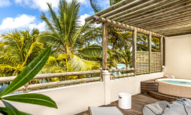 Lagoon Attitude Mauritius private terrace with hot tub overlooking lush palm trees and the ocean