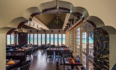 Oceanfront dining at Coral Strand Hotel Seychelles with elegant decor