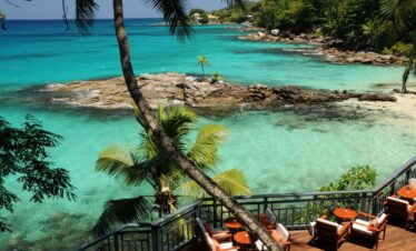 Oceanfront dining at Hilton Seychelles Northolme Resort overlooking the sea