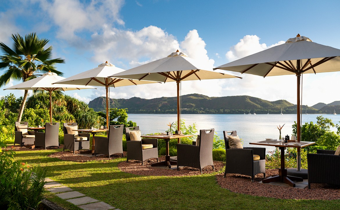 Raffles Praslin outdoor dining with stunning ocean views