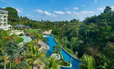 The Westin Resort and Spa Ubud infinity pool overlooking lush jungle