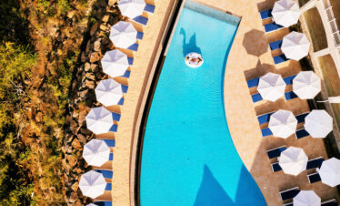 Maritim Resort poolside umbrellas and lounge chairs